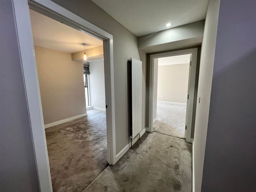 Property photo 2 of 18 Image