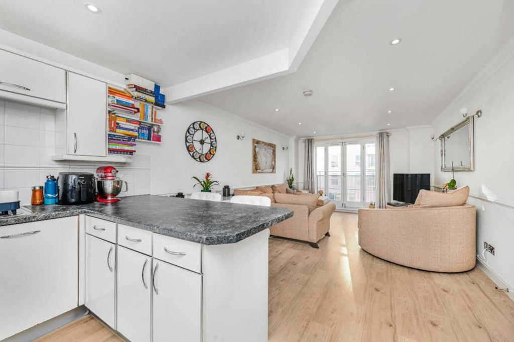 Property photo 3 of 12