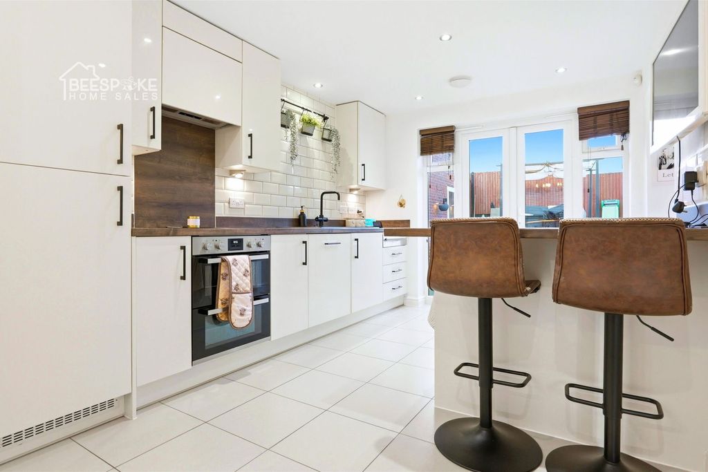 Property photo 2 of 32