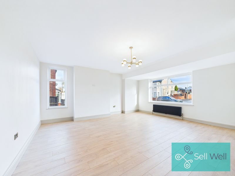 Property photo 3 of 23 Lounge