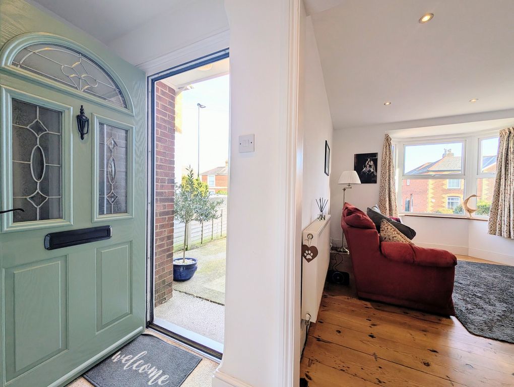 Property photo 2 of 28