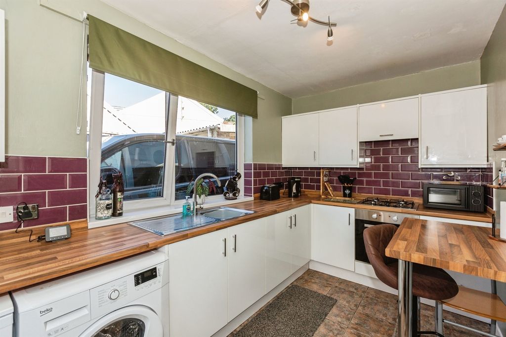 Property photo 3 of 17