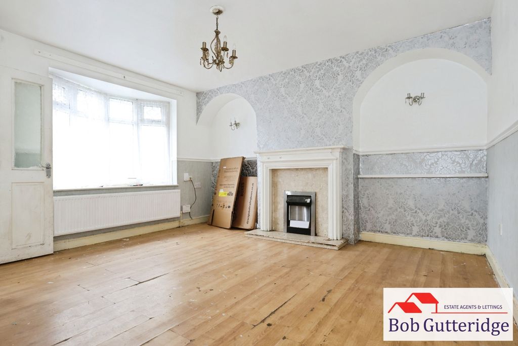 Property photo 3 of 12 Lounge