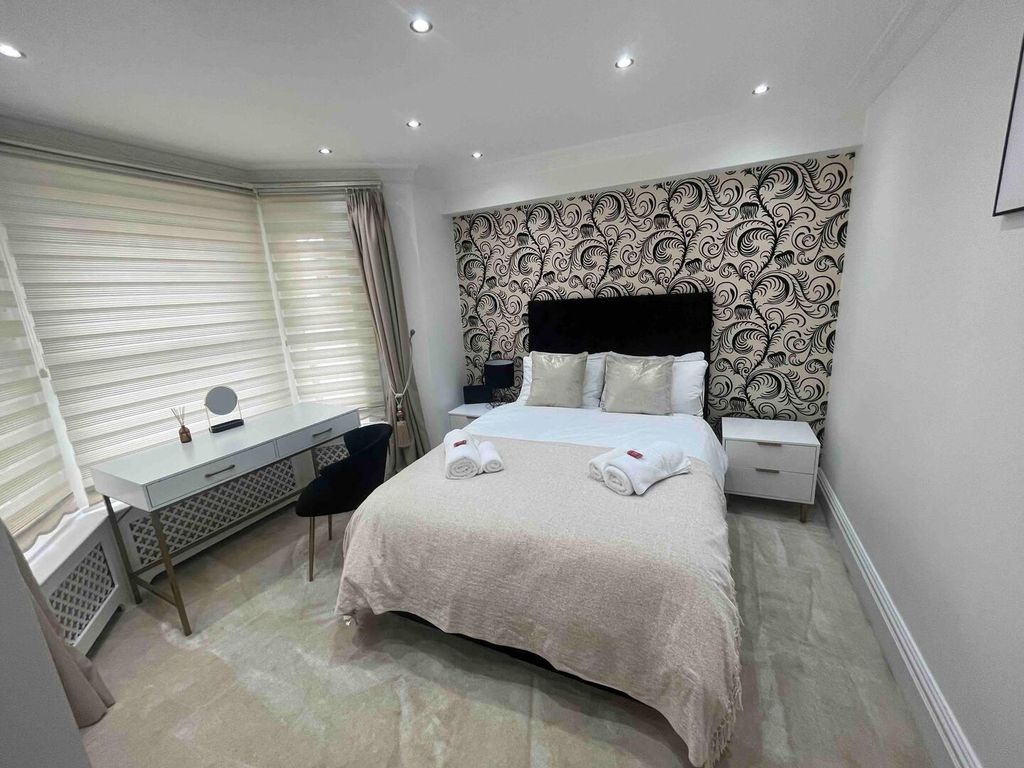 Property photo 3 of 8 Bedroom