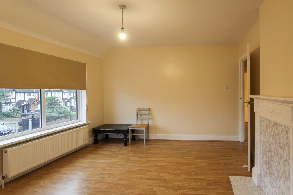 Property photo 3 of 12 Photo 4