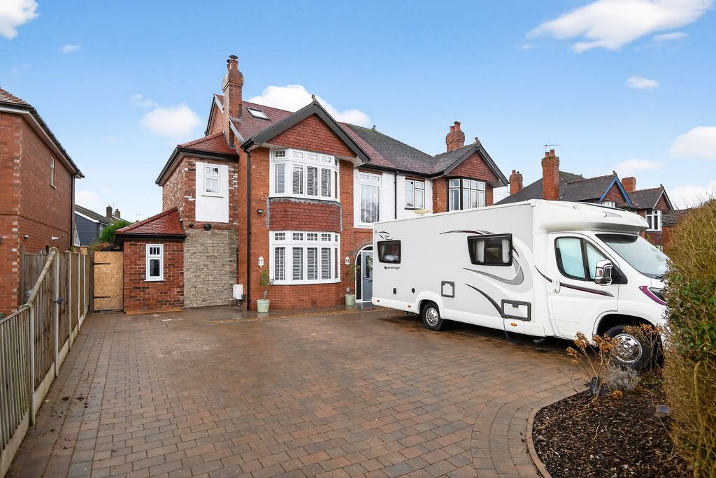 Property photo 2 of 33