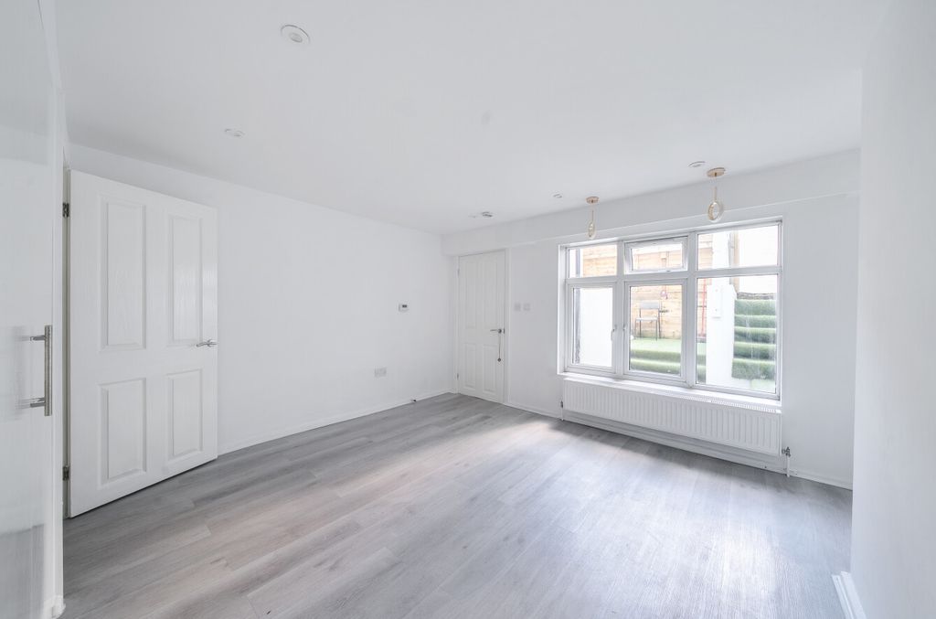 Property photo 3 of 13 Bedroom
