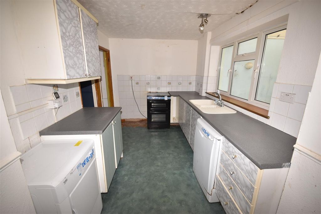 Property photo 3 of 10 Kitchen/Diner