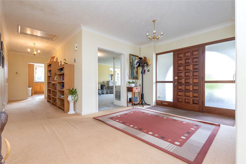 Property photo 2 of 22 Picture No. 21