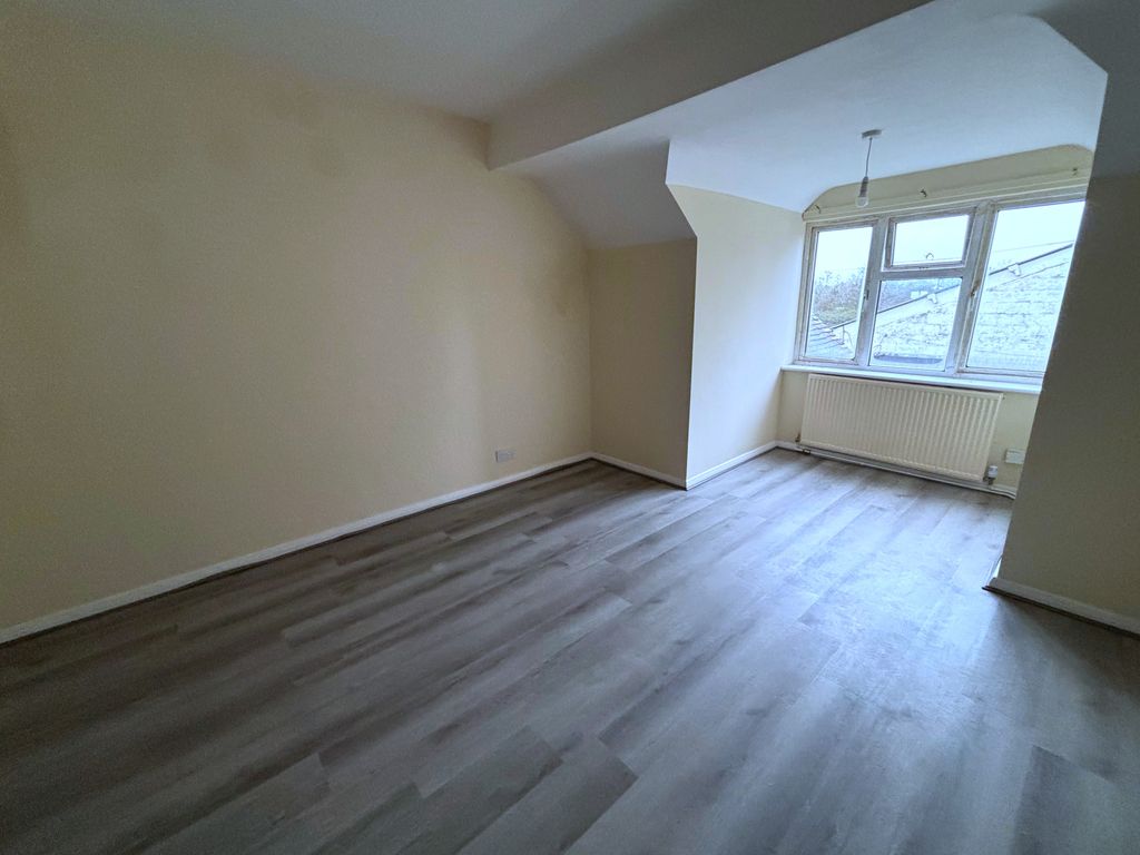 Property photo 3 of 6 Bedroom 2