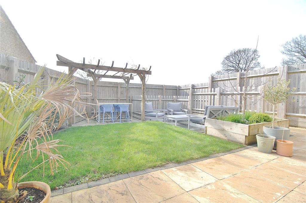 Property photo 2 of 16 Picture No. 12