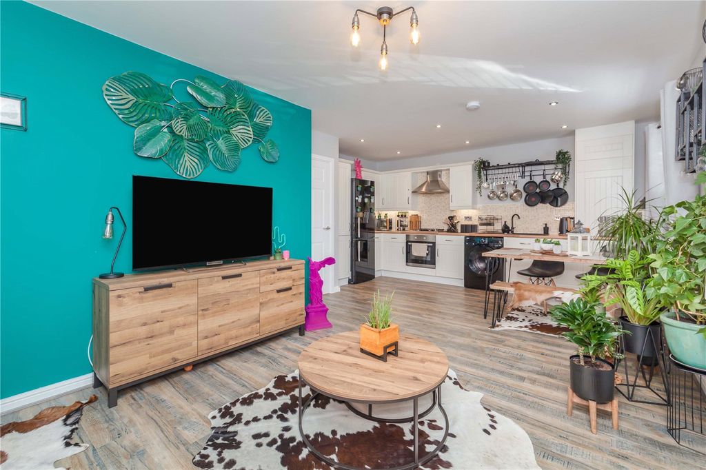 Property photo 3 of 9 Lounge Area