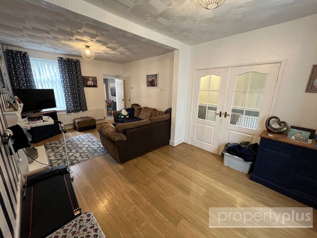 Property photo 3 of 13 Picture No. 10