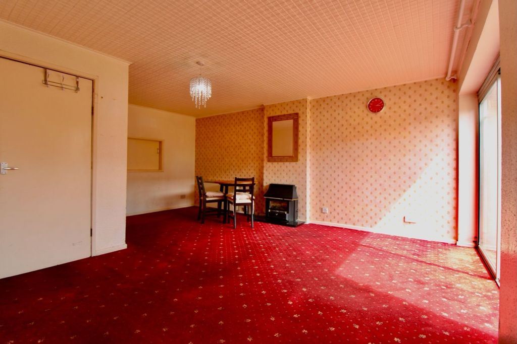 Property photo 3 of 12 Lounge Diner Angle 1