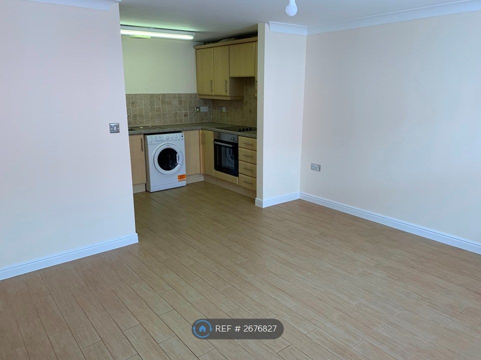 Property photo 3 of 9 Kitchen/Lounge