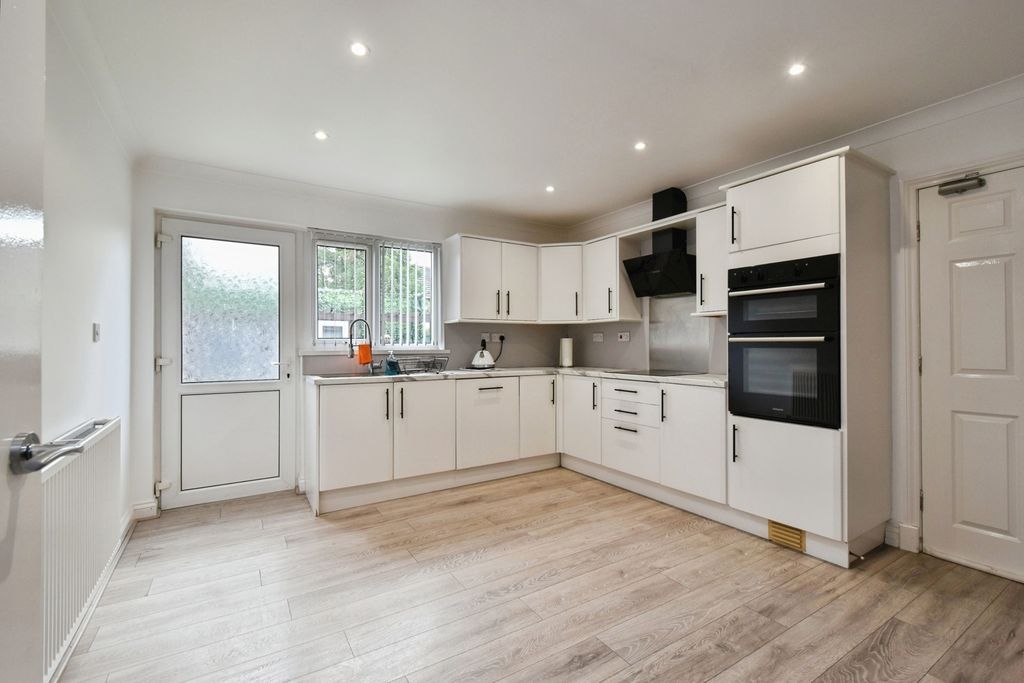 Property photo 3 of 25 Pbox-Img.Jpg