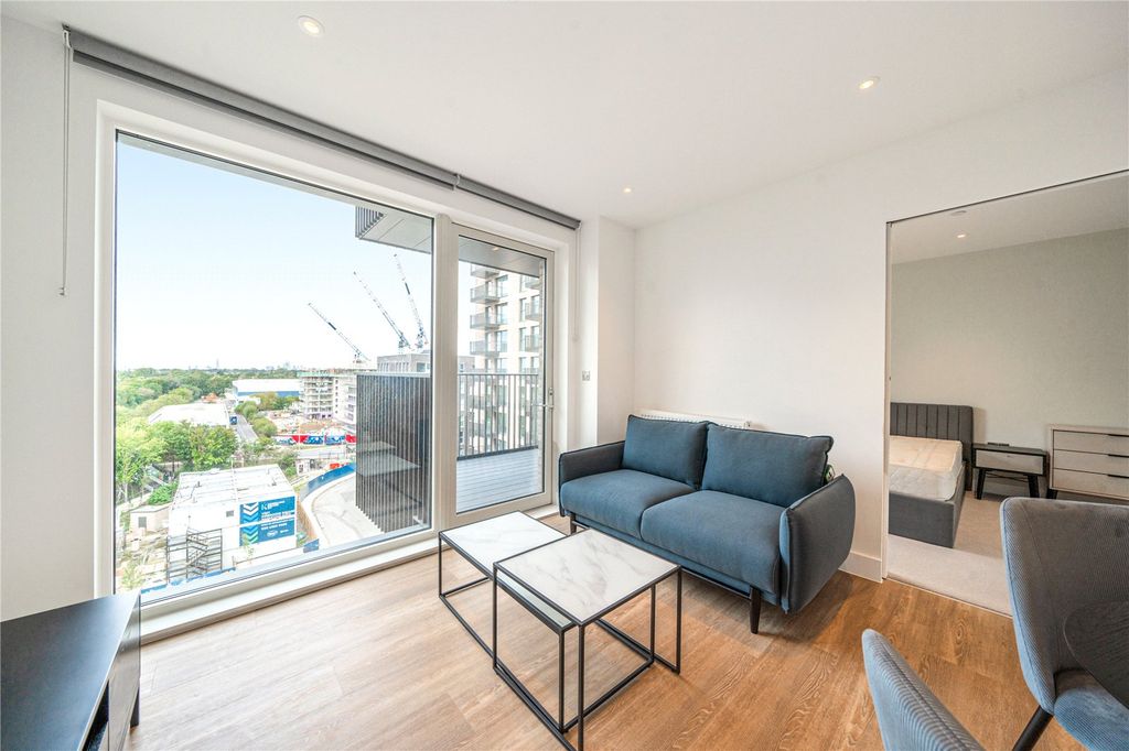 Property photo 2 of 27 Picture No. 15