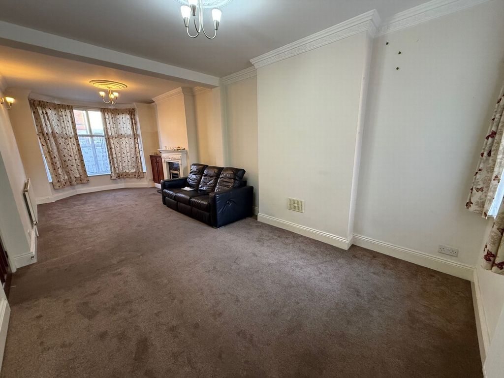 Property photo 2 of 10 Lounge