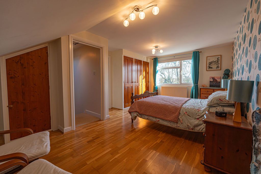 Property photo 2 of 36