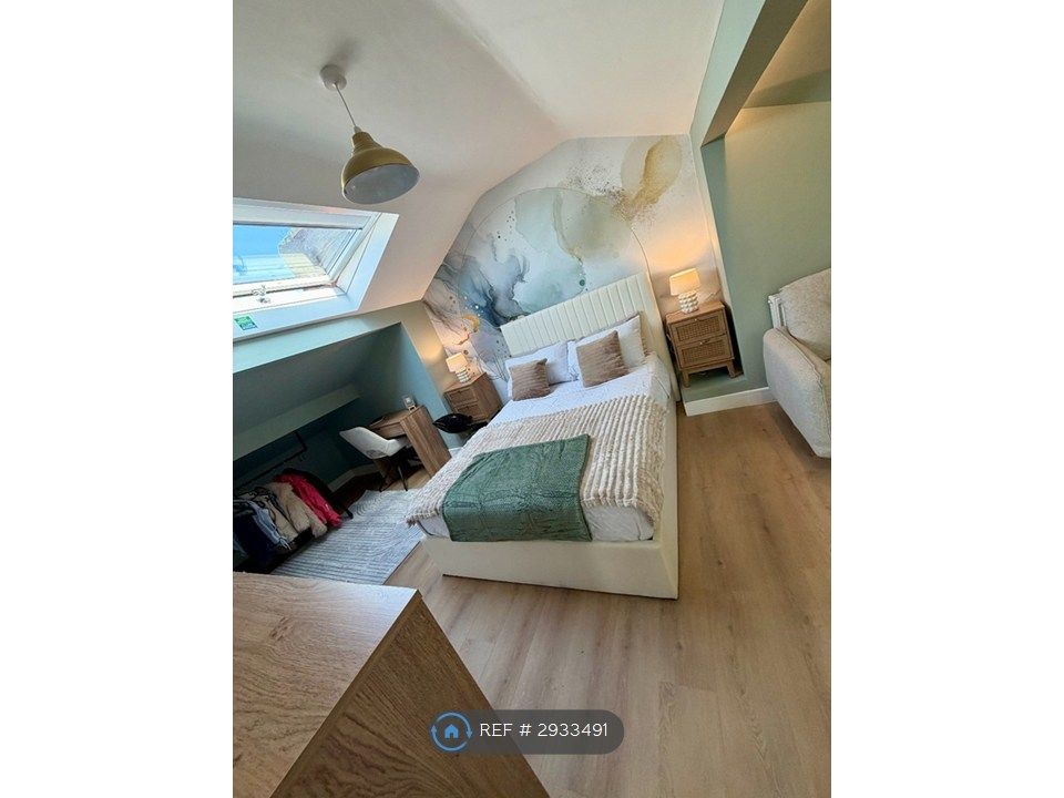 Property photo 1 of 15 Room 6