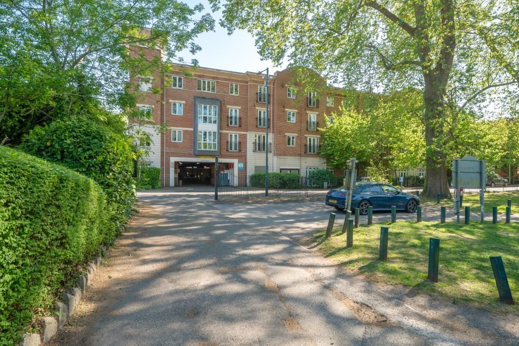 Property photo 1 of 18 External View