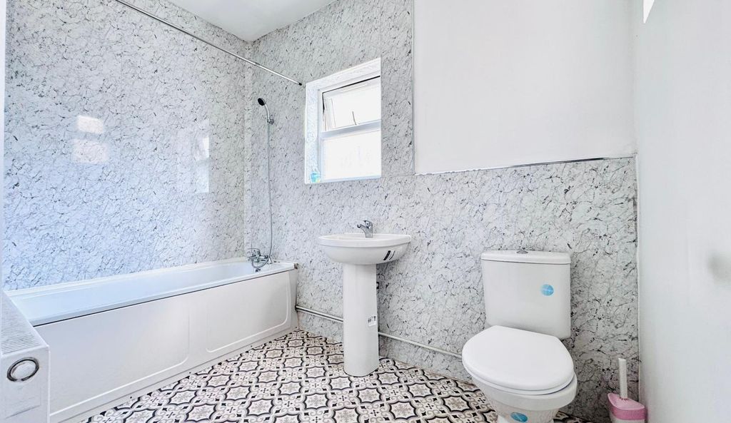 Property photo 3 of 5