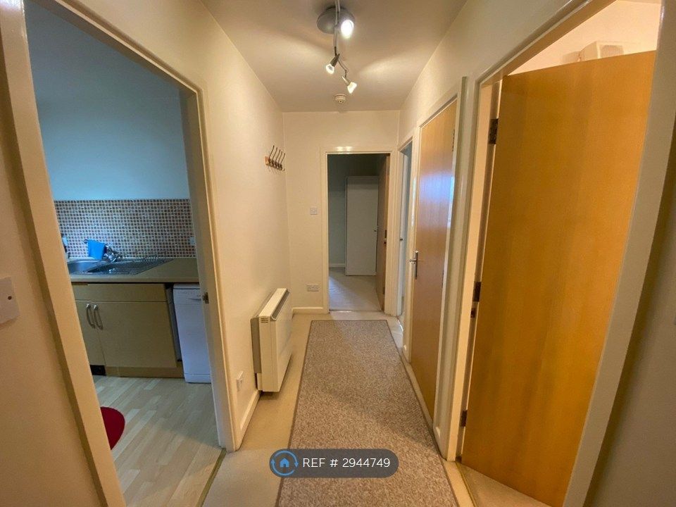 Property photo 3 of 9 Hall