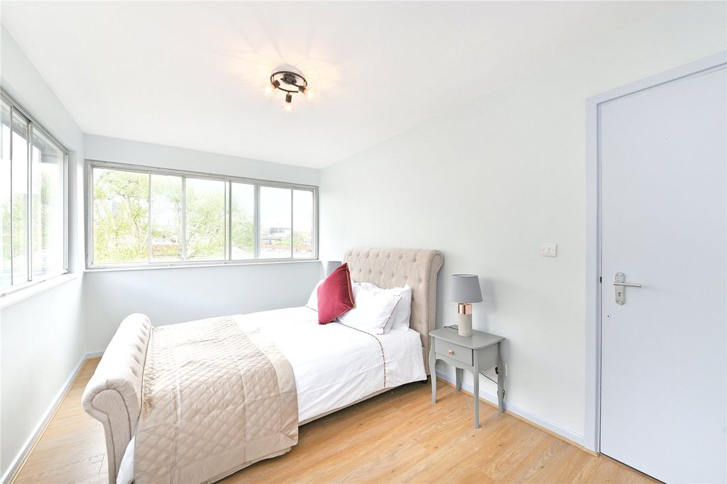 Property photo 3 of 12