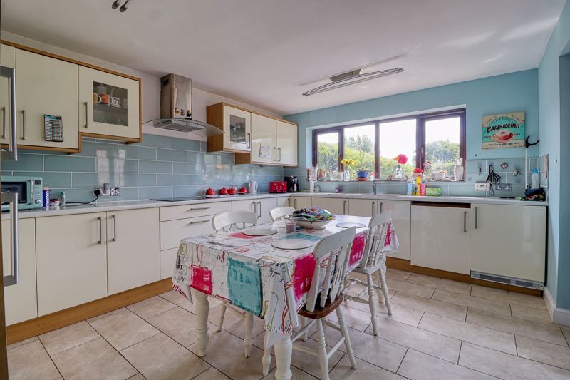 Property photo 2 of 11 Kitchen