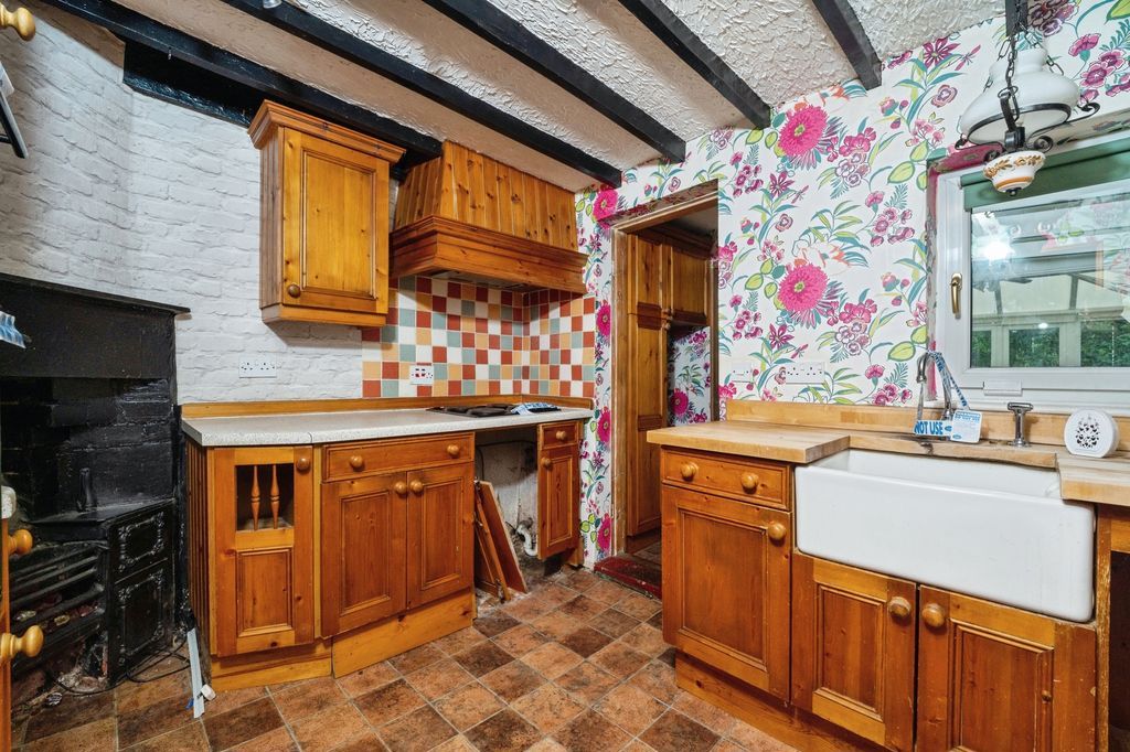 Property photo 3 of 12 Kitchen