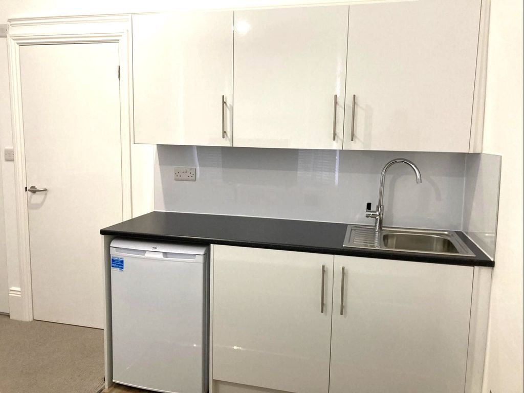 Property photo 3 of 10 Room