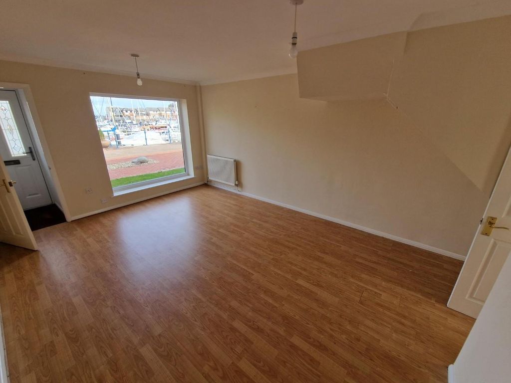 Property photo 3 of 10 Living Room