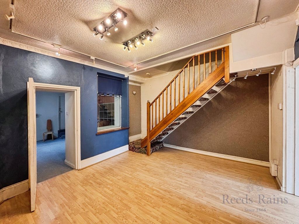 Property photo 2 of 18 Picture No. 37