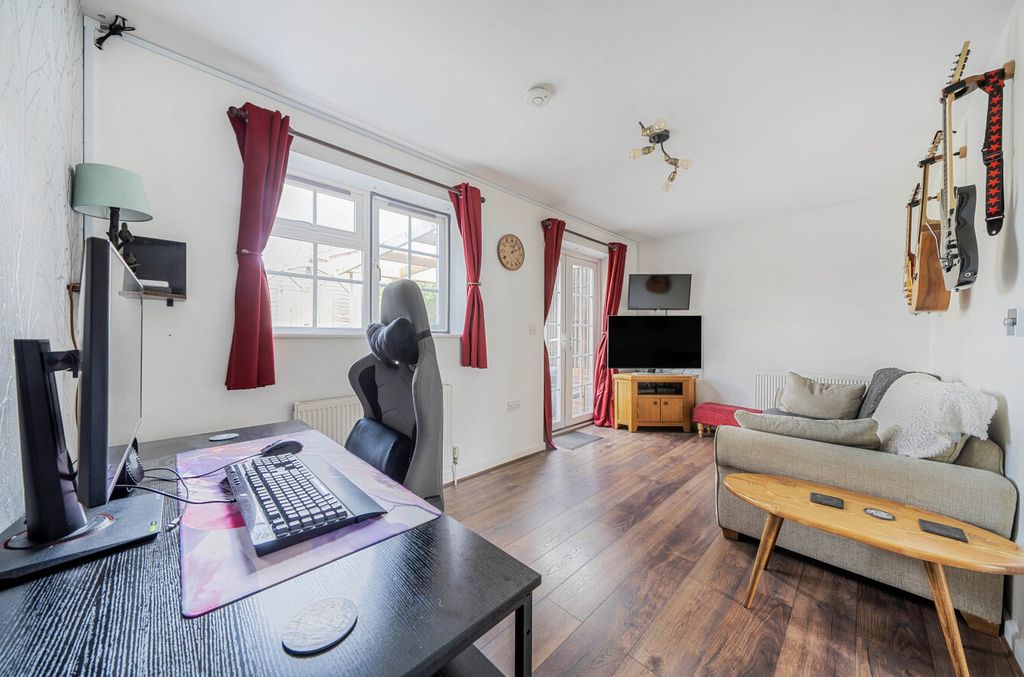 Property photo 3 of 13 1295049-6-6830Ba8...