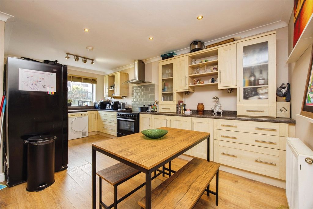 Property photo 2 of 15 Picture No. 30