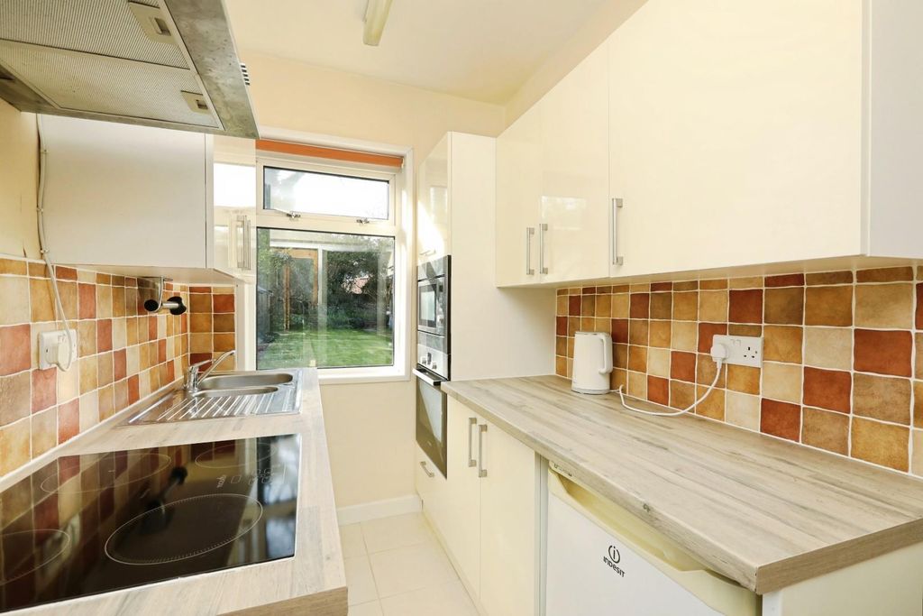 Property photo 3 of 15 Kitchen