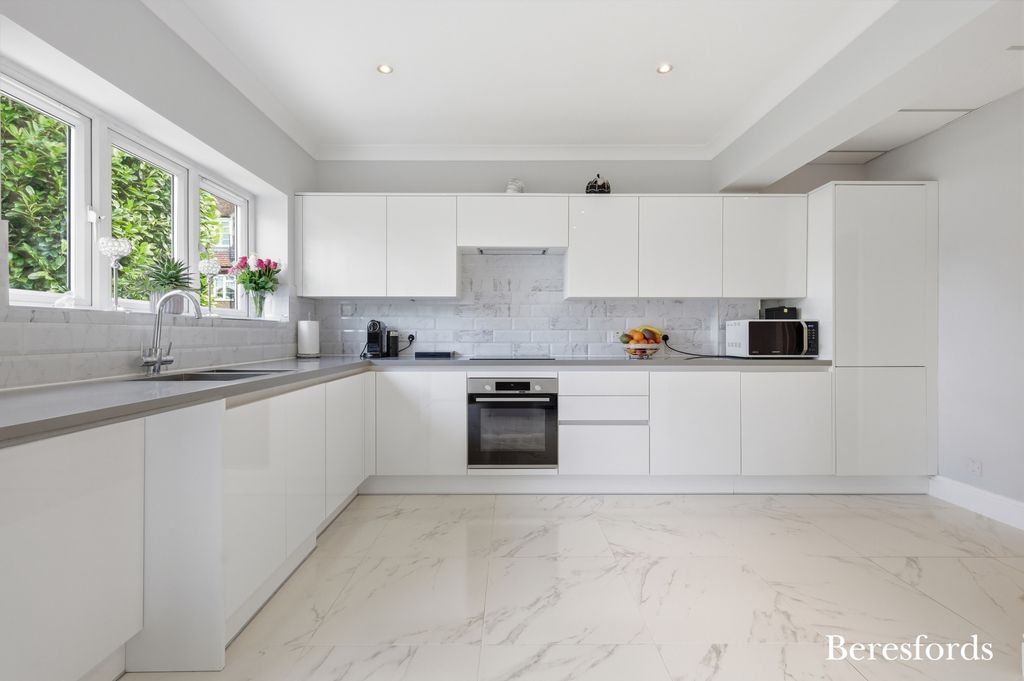 Property photo 2 of 20 Picture No. 16