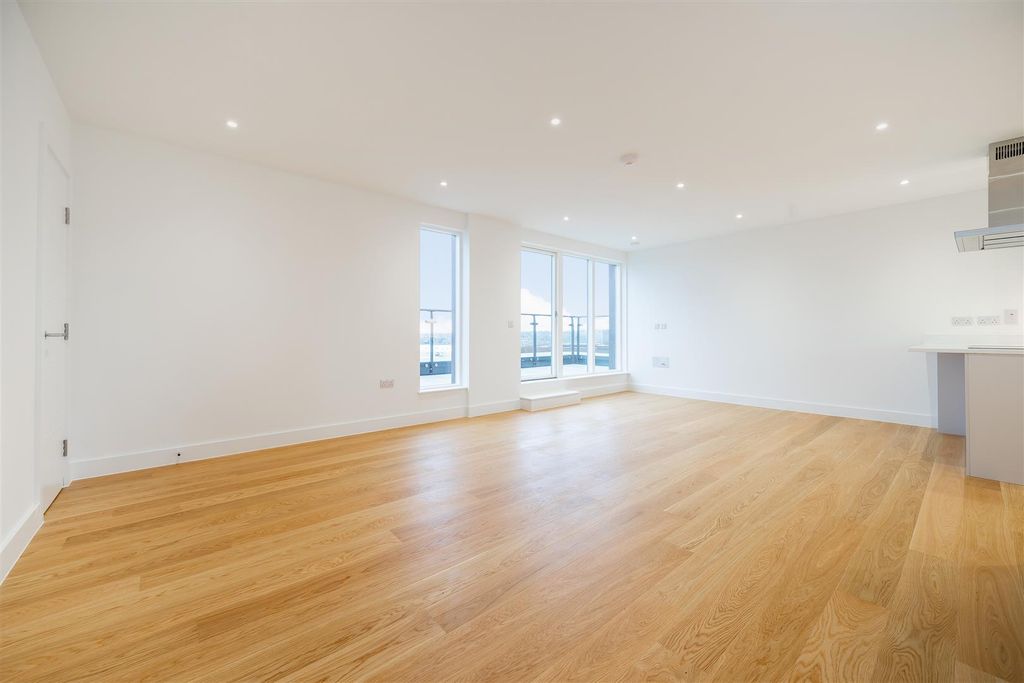 Property photo 2 of 16 40002_Hi-Res(10).Jpg