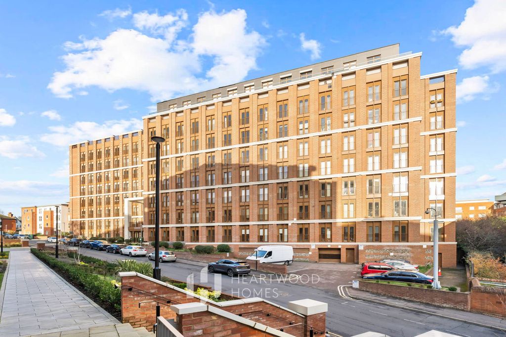 Property photo 1 of 17