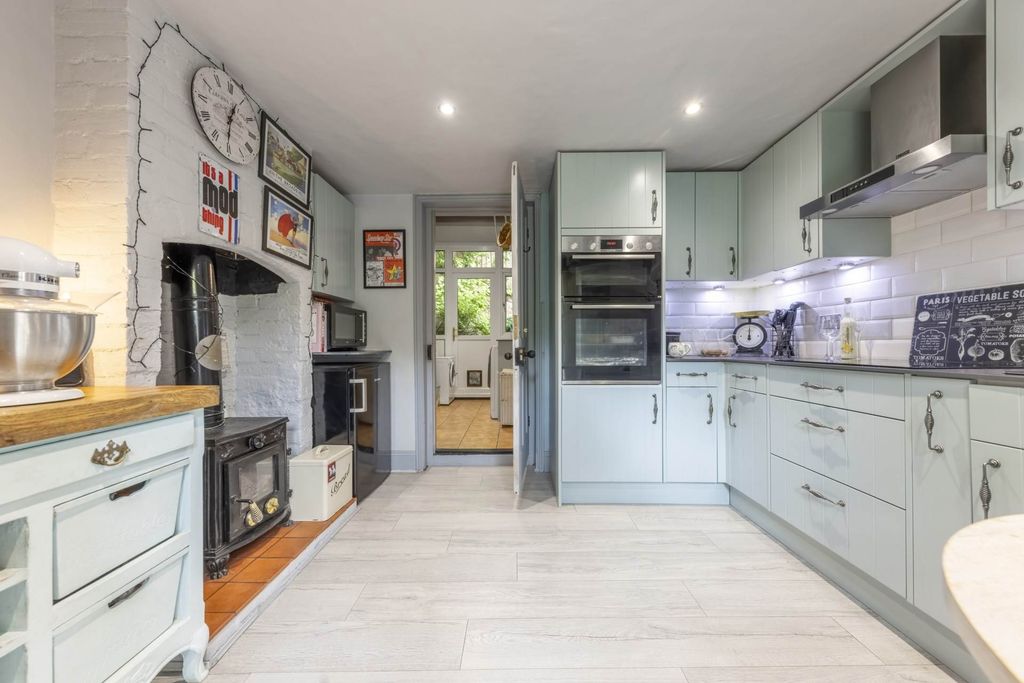 Property photo 3 of 22