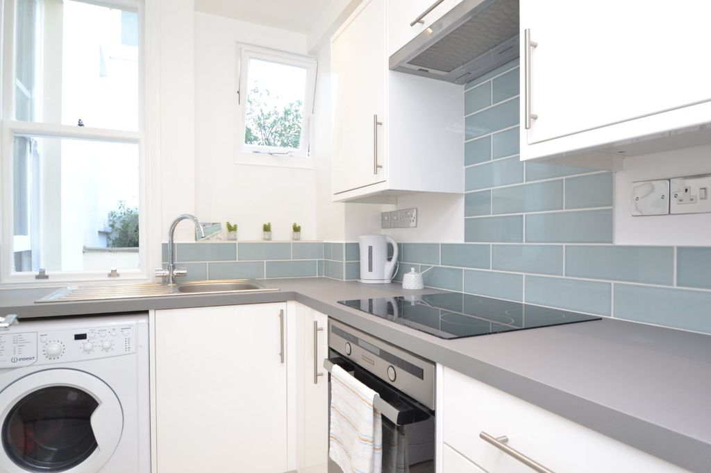 Property photo 2 of 6 Kitchen