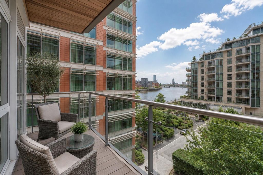 Property photo 3 of 12 Balcony