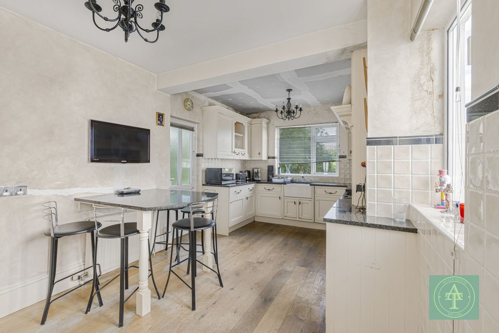 Property photo 2 of 28 Gallery