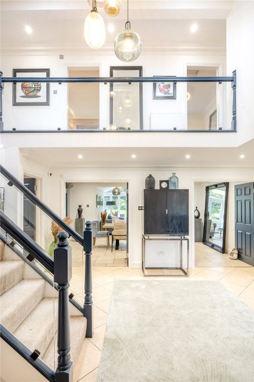 Property photo 3 of 21 Hallway