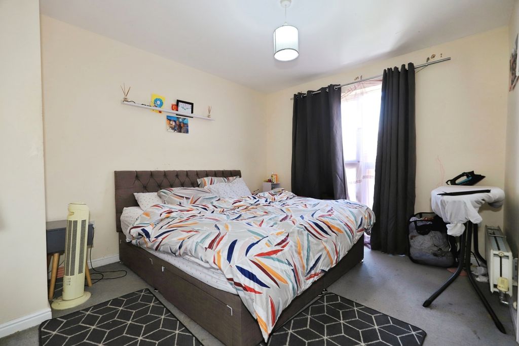 Property photo 3 of 18 Pbox-Img.Jpg