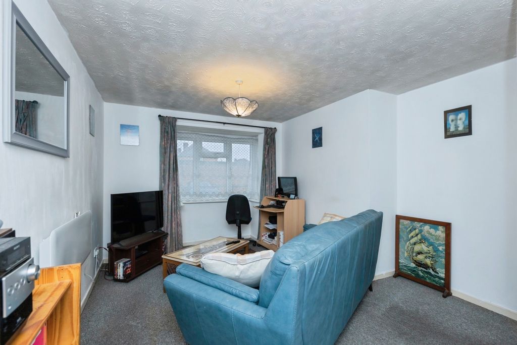 Property photo 2 of 13 Lounge