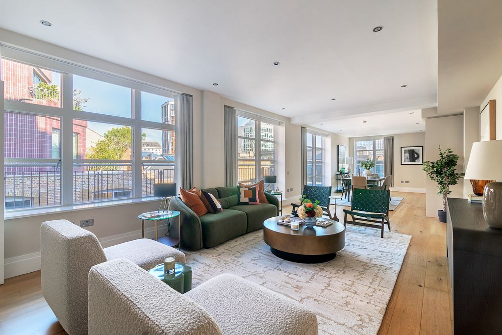 Property photo 1 of 37 Stukeley_Street_01