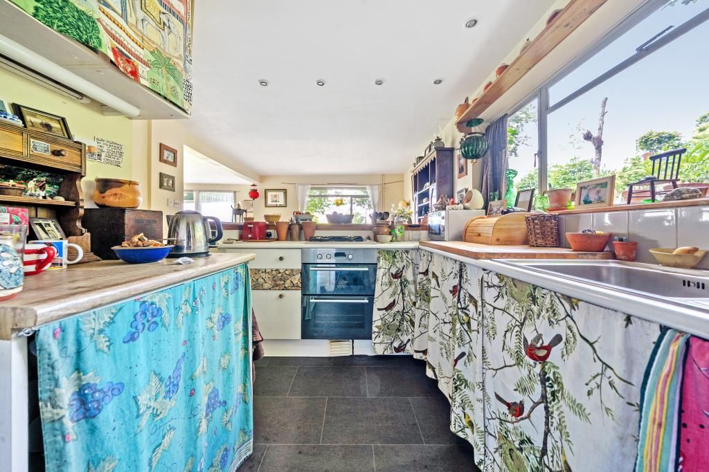 Property photo 3 of 21 Kitchen