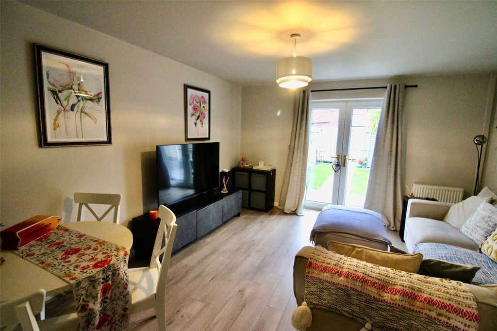 Property photo 2 of 15 Lounge