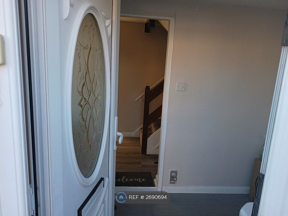 Property photo 3 of 20 Porch